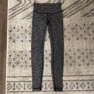 Lululemon wunder under, black heather, size 4, EUC